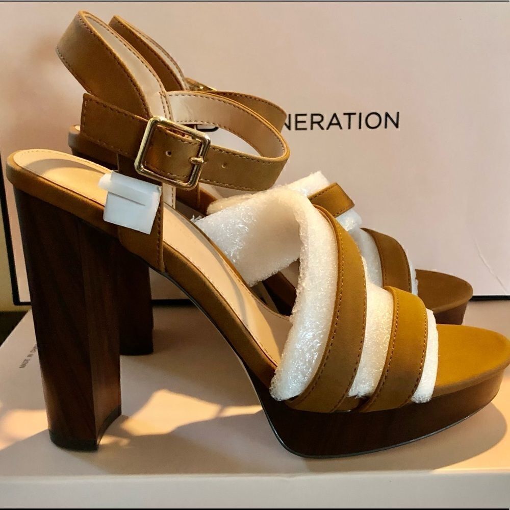 BCBGeneration
ONNIA PLATFORM SANDAL in Camel - Picture 7 of 10